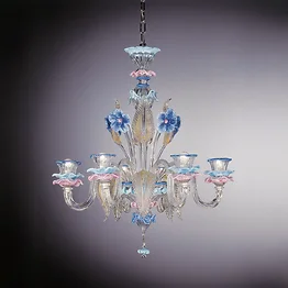 Lustre en cristal orné de couleur blanche or.
